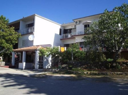 Apartmani DADO Starigrad (Paklenica)